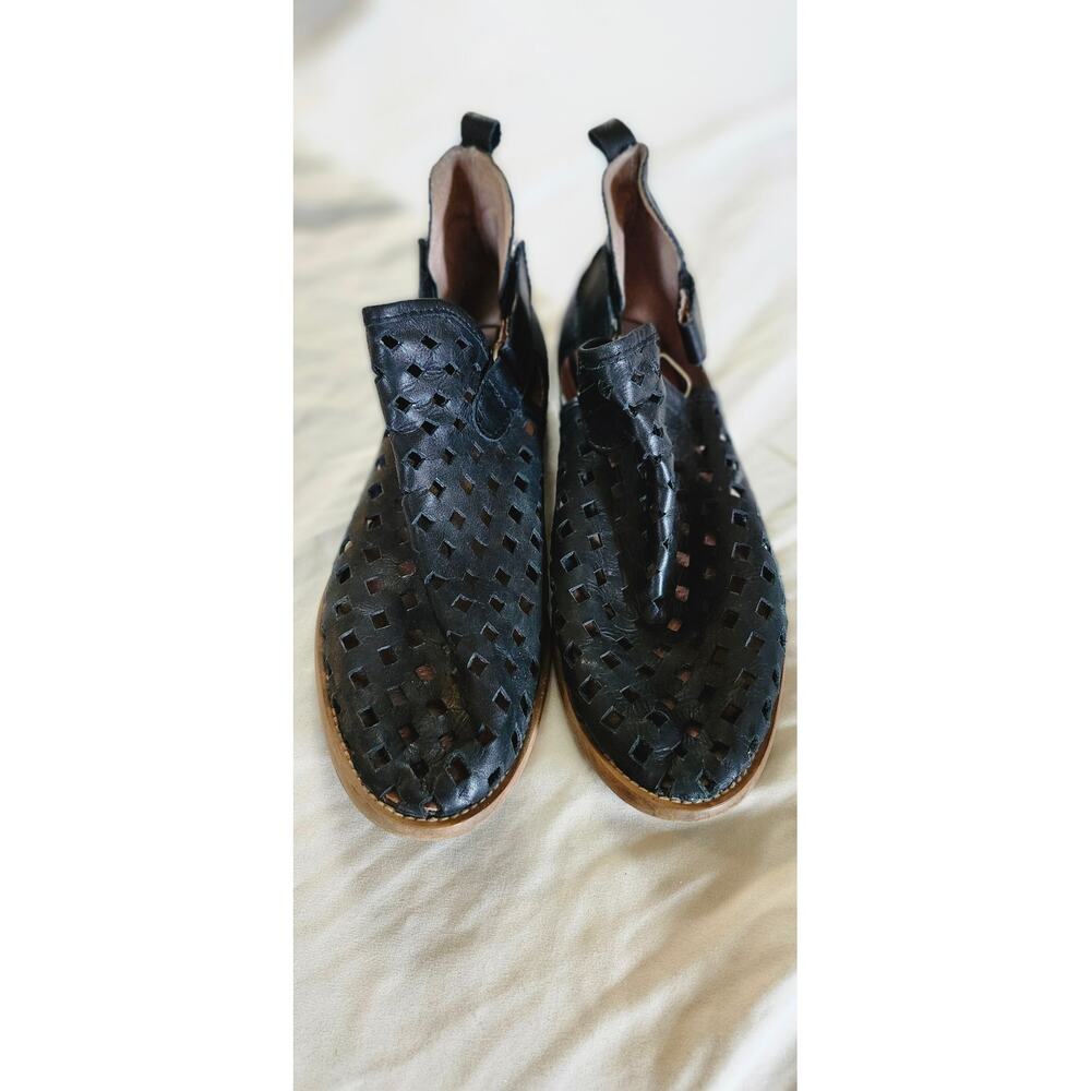 Musse & Cloud Calia Black Leather Perforated Ankle Booties Women's EU 39 US 8.5 - Picture 4 of 7